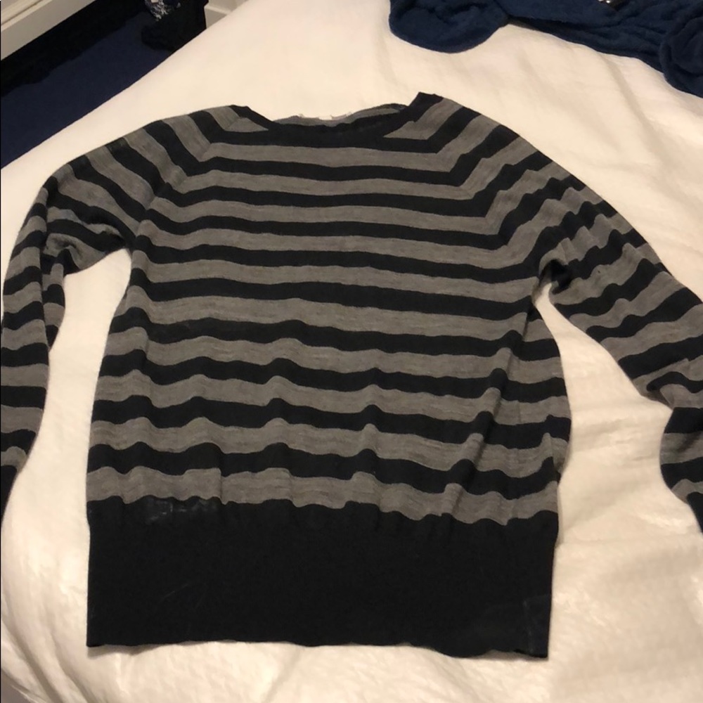 Light weight sweater